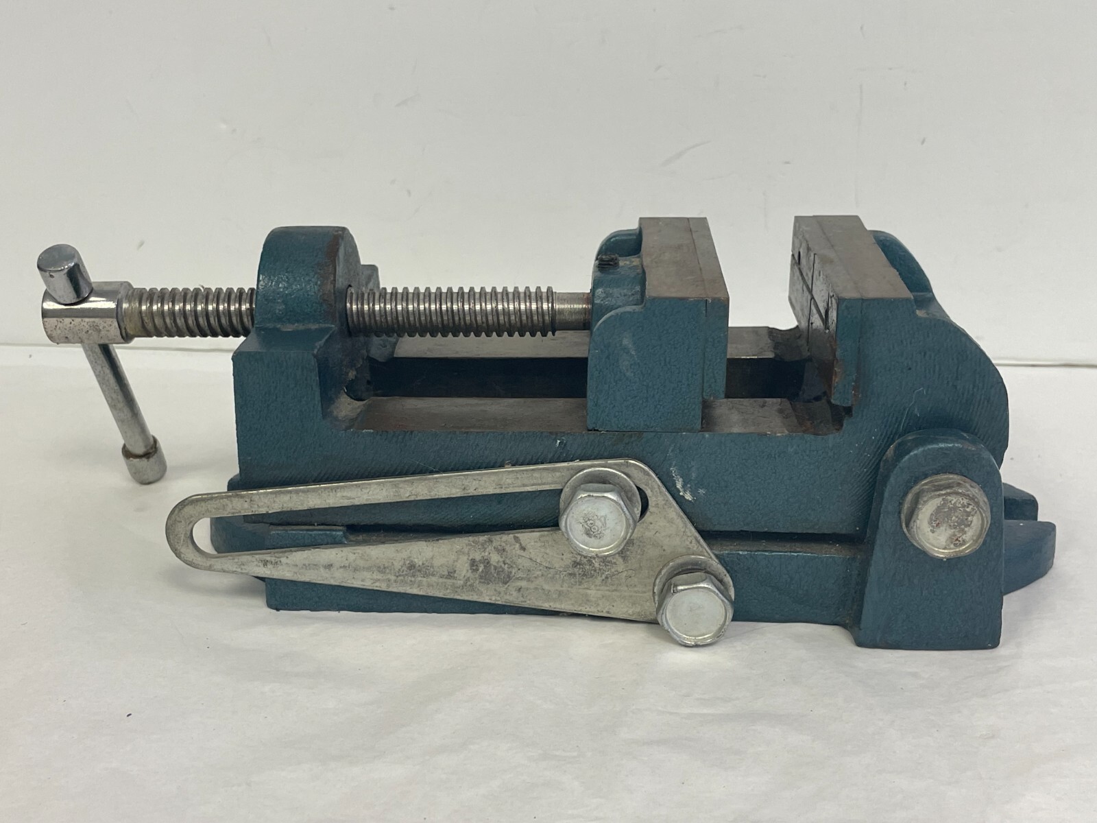 Value Collection 3-5/16" Jaw Opening Cap. x 1-1/4" Throat Depth Angle Drive Vise