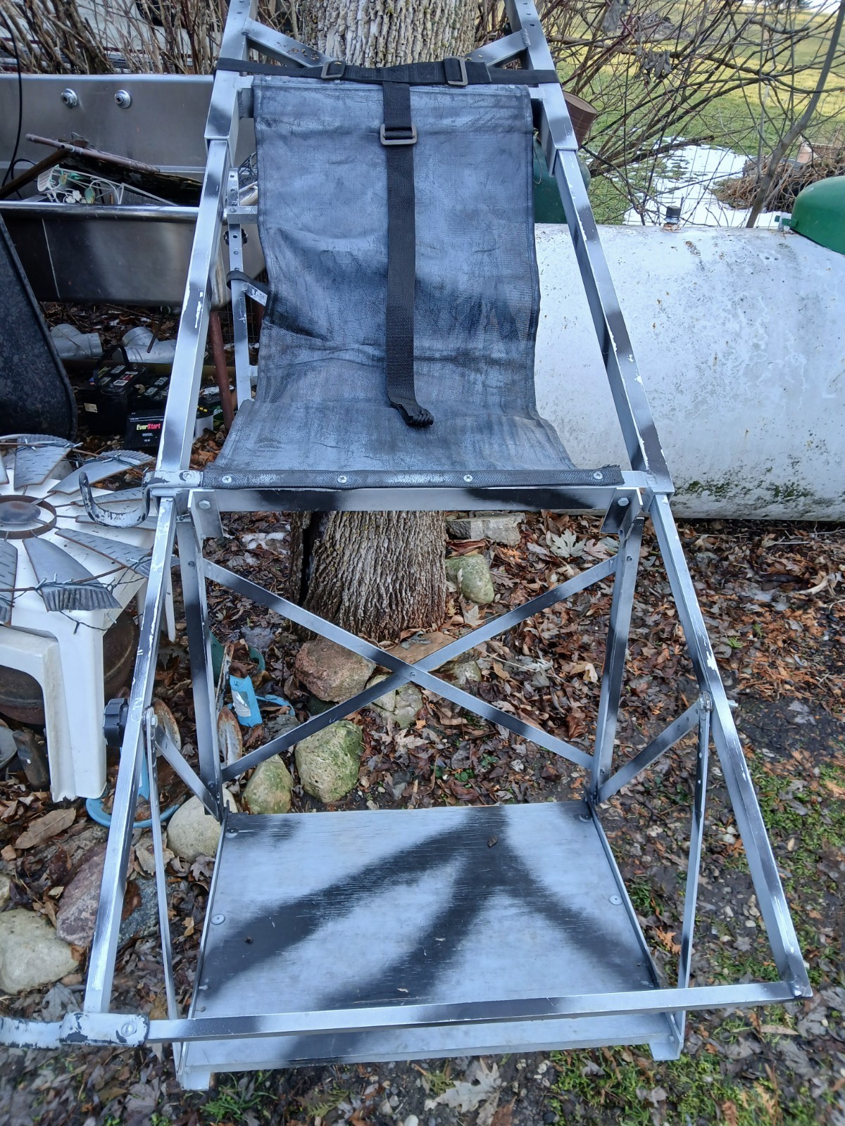 Tree Lounge Original  Tree Stand With Accessories