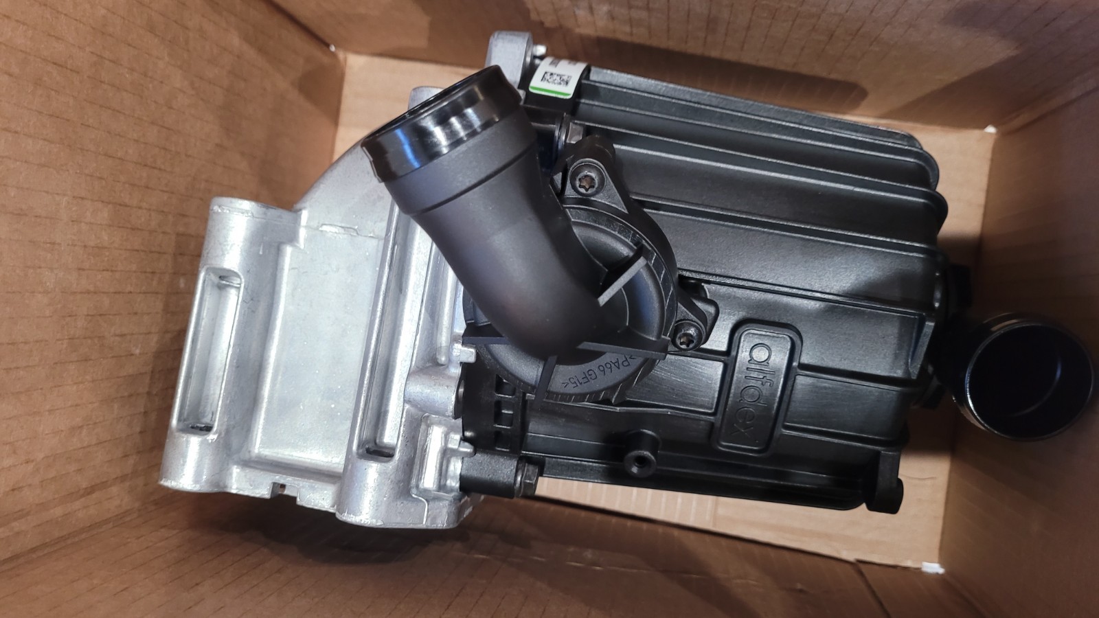 Genuine Volvo Crankcase Ventilation Oil Separator 22877306 21373547 D11 D13