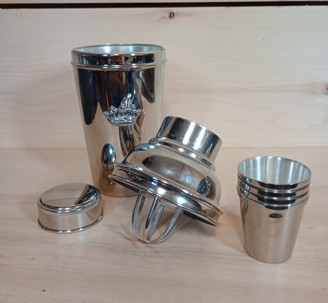 VTG TRAVEL COCKTAIL SHAKER SET WITH 4 SHOT GLASSES & LEATHER CARRYING CASE INDIA