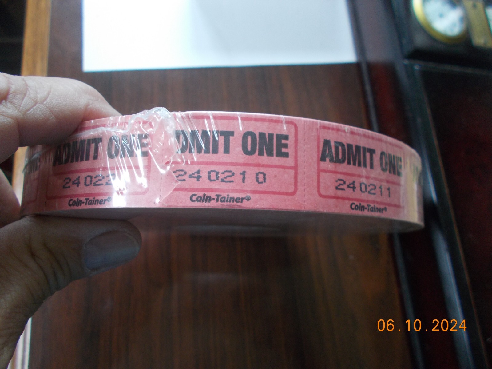 Sealed Roll of 2000 Admit One Numbered Single Piece Tickets, Reddish Color