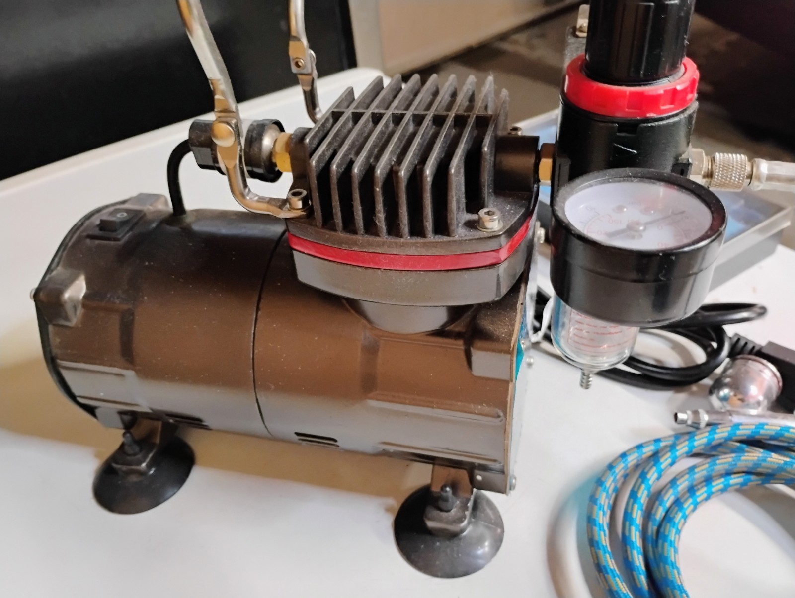 Airbrush Compressor . READ