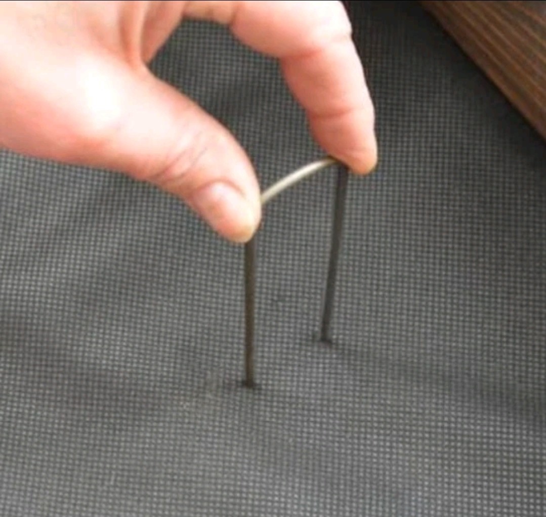 (1000-Pack) Vigoro Wire 6 in. Square Landscape Staple Fabric And Garden