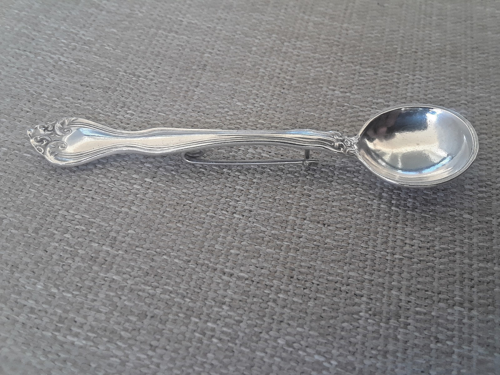 1940 WESTMORELAND George & Martha Washington Sterling Silver Salt Spoon Brooch