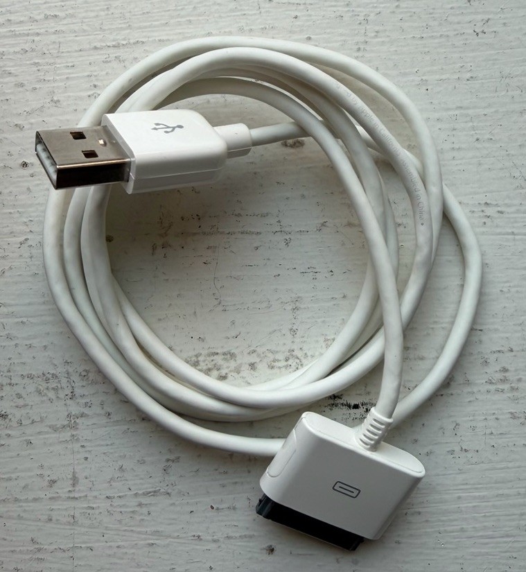 Apple iPod Universal Dock White Plastic *Adapters Only* w/ 30-Pin Cable NO DOCK