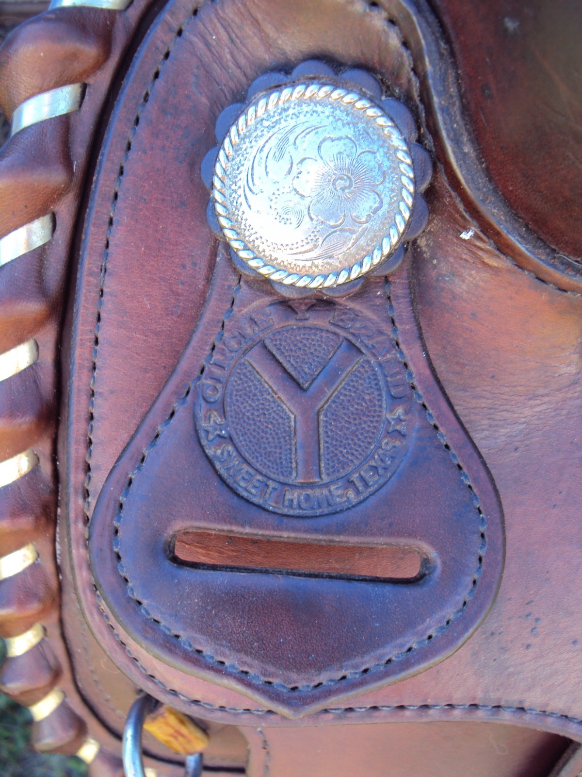 CIRCLE Y Western Show Saddle - 15" - SILVER CONCHOS - Padded Seat - BEAUTIFUL!