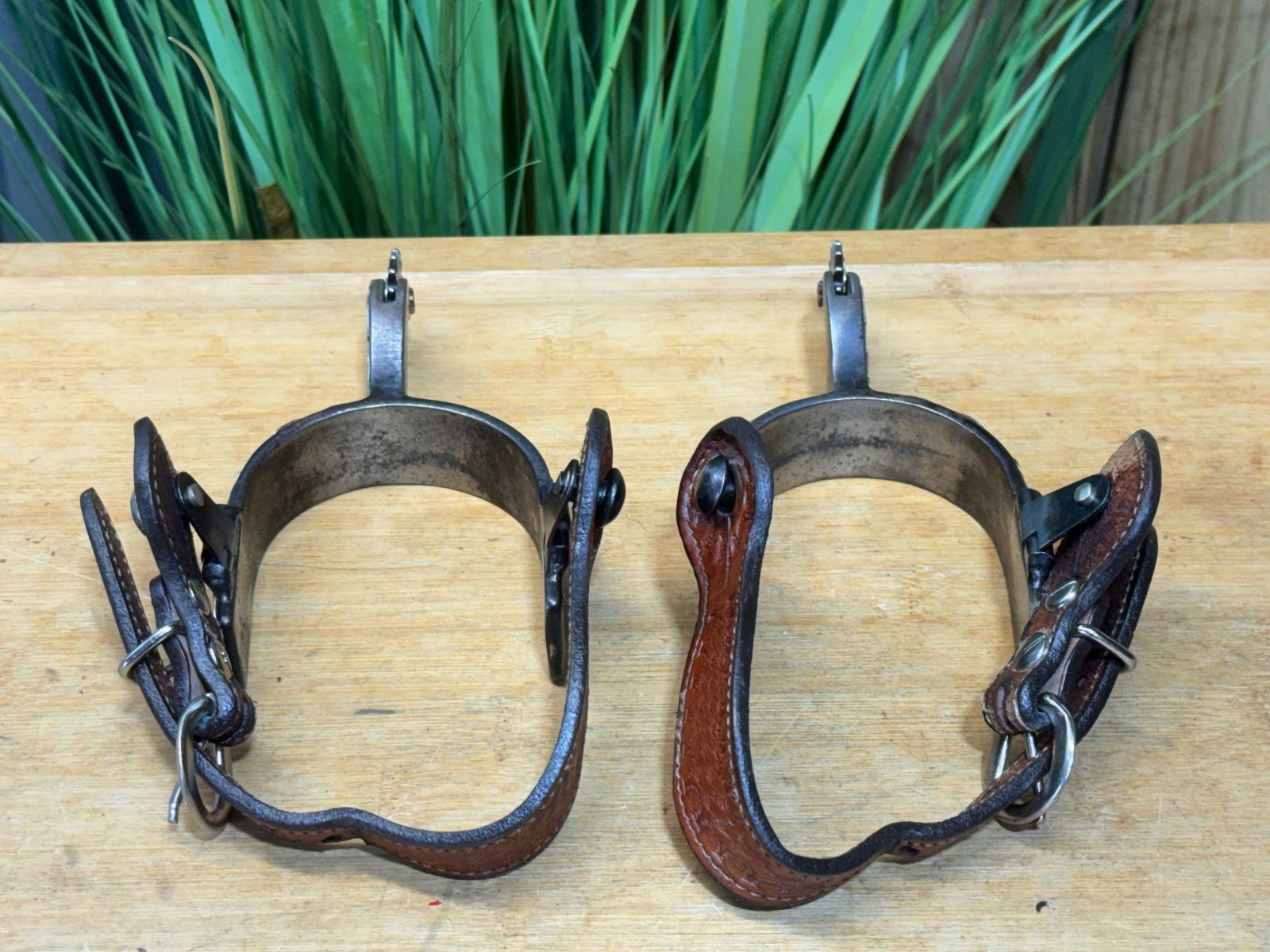 Ladies Silver Mounted Rockgrinder Western Show Spurs w Tooled Leather Straps