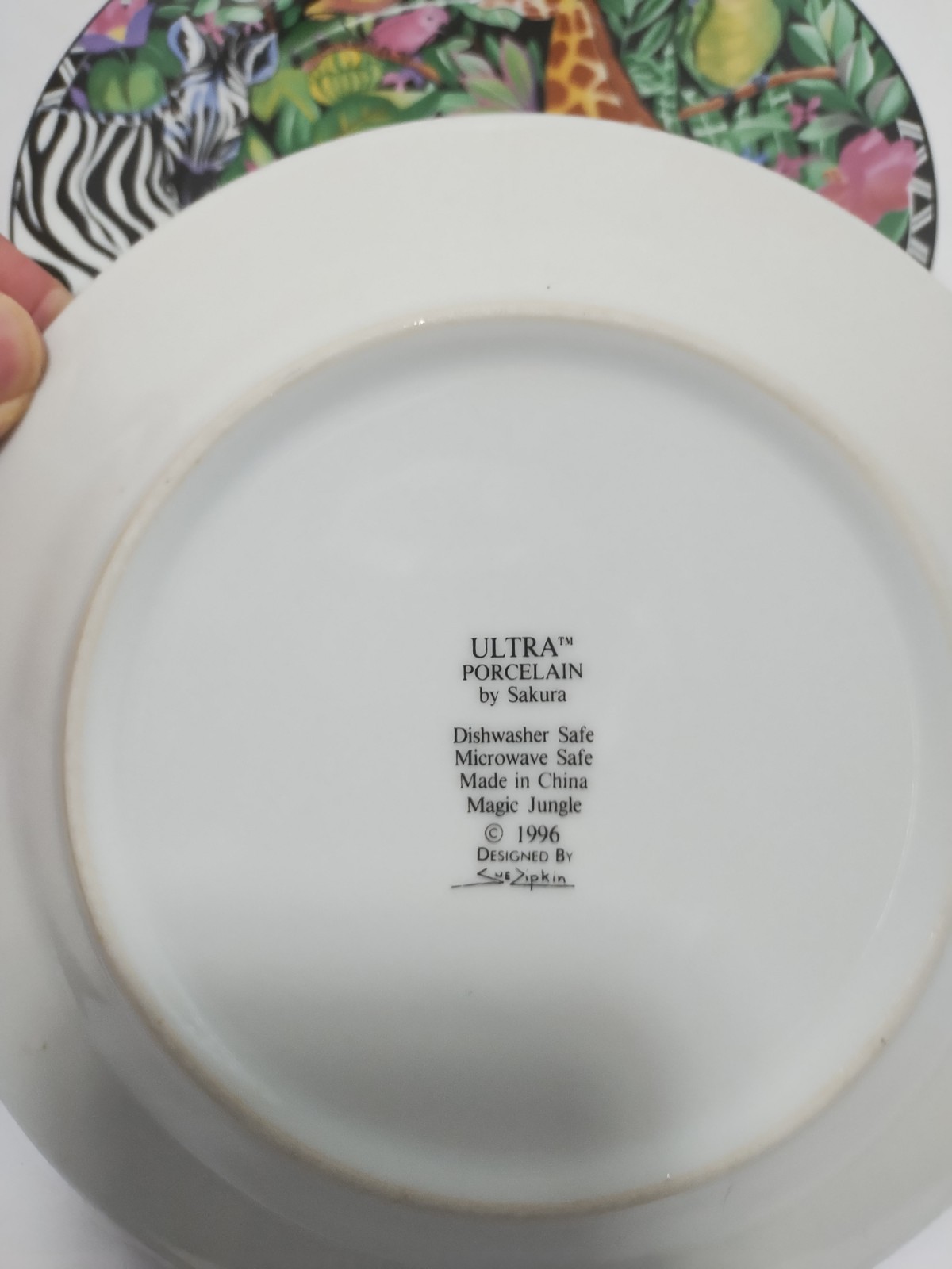 Sakura Ultra Porcelain Dinnerware Set of 8 plates - "Magic Jungle" Pattern