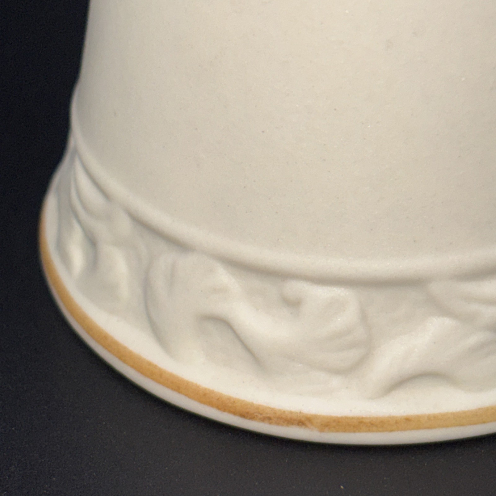 Vintage Arnart Copodimonte Style Mission Bell Off-White Porcelain Flowers MINT