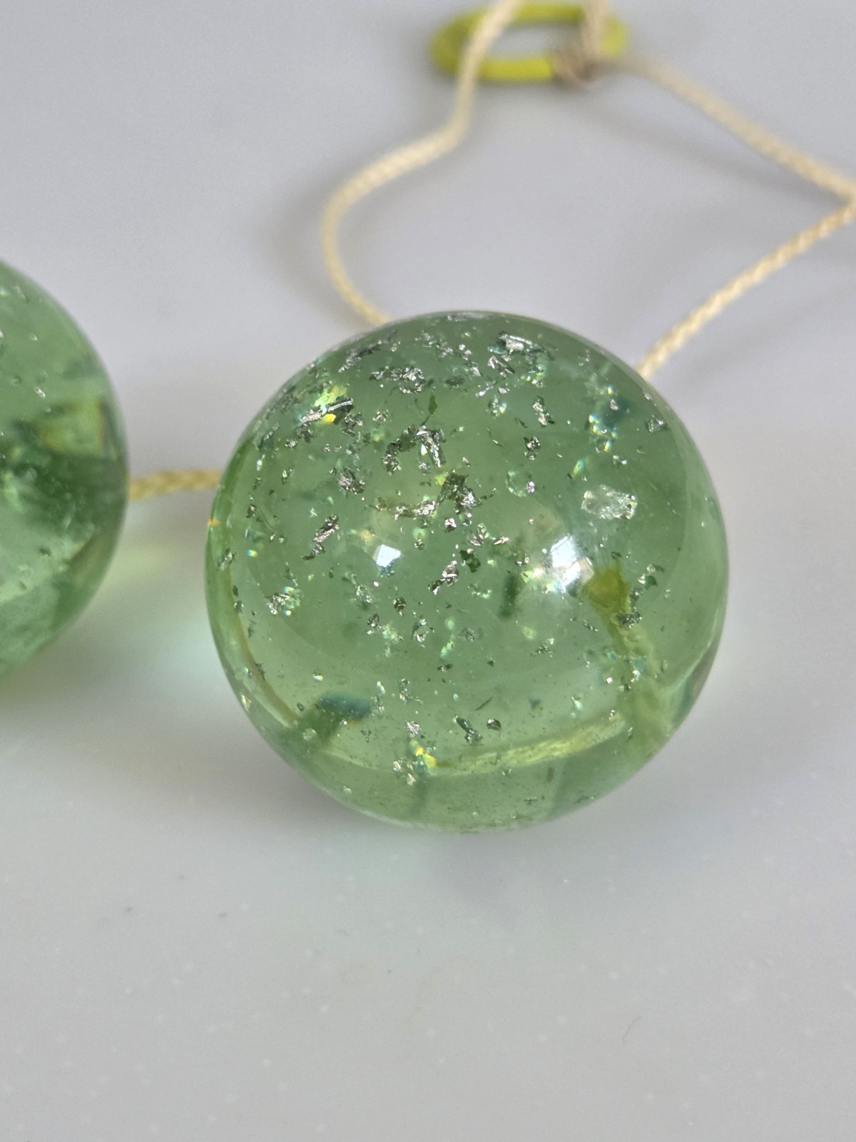 Vintage CLACKERS Click Clack Klik Klaks Ker-Knockers Balls 1960's Gitter Green