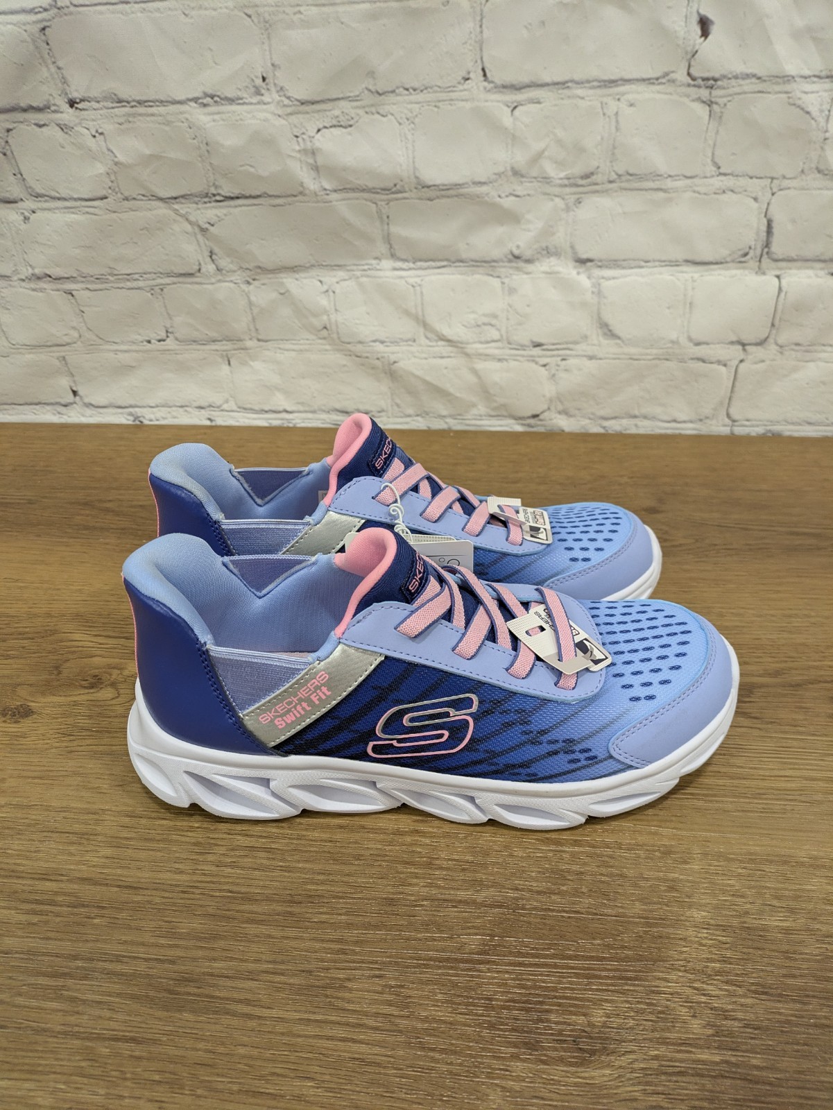 Skechers Kids Lightweight Hands Free Swift Fit Sneaker Size 4 Navy/Muti