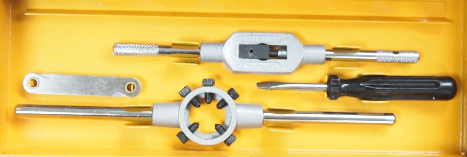 32 PC Metric Tap & Die Set M3 to M12 Metal Box