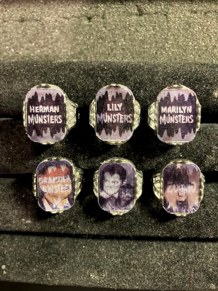 The Munsters Vending Style Flicker Flasher Repro Ring Set , Lavender 6 Rings
