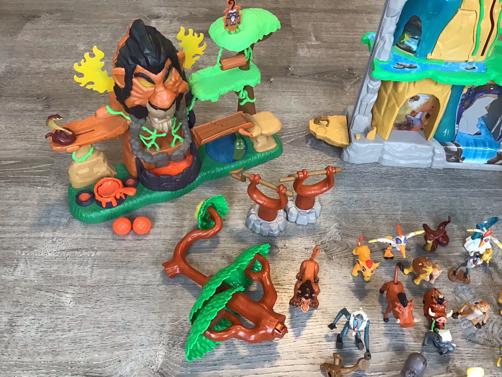 Disney Lion King Lion Guard Training Lair / Defend The Land / Rise Of Scar LOT