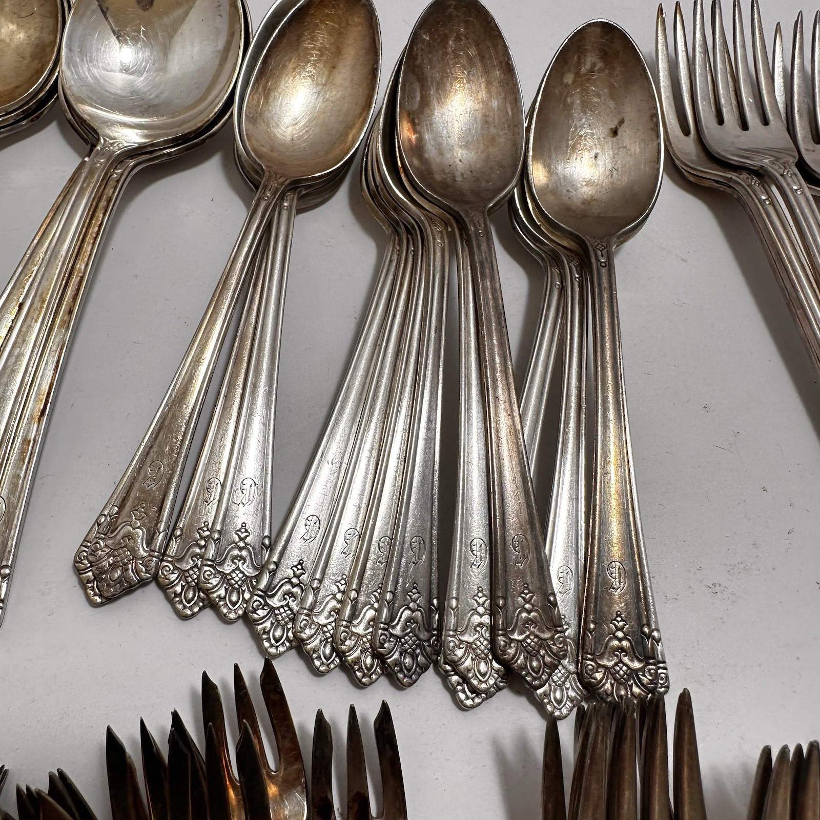 1847 Roger’s Bro Her Majesty Silverware 72 Piece Set Vintage