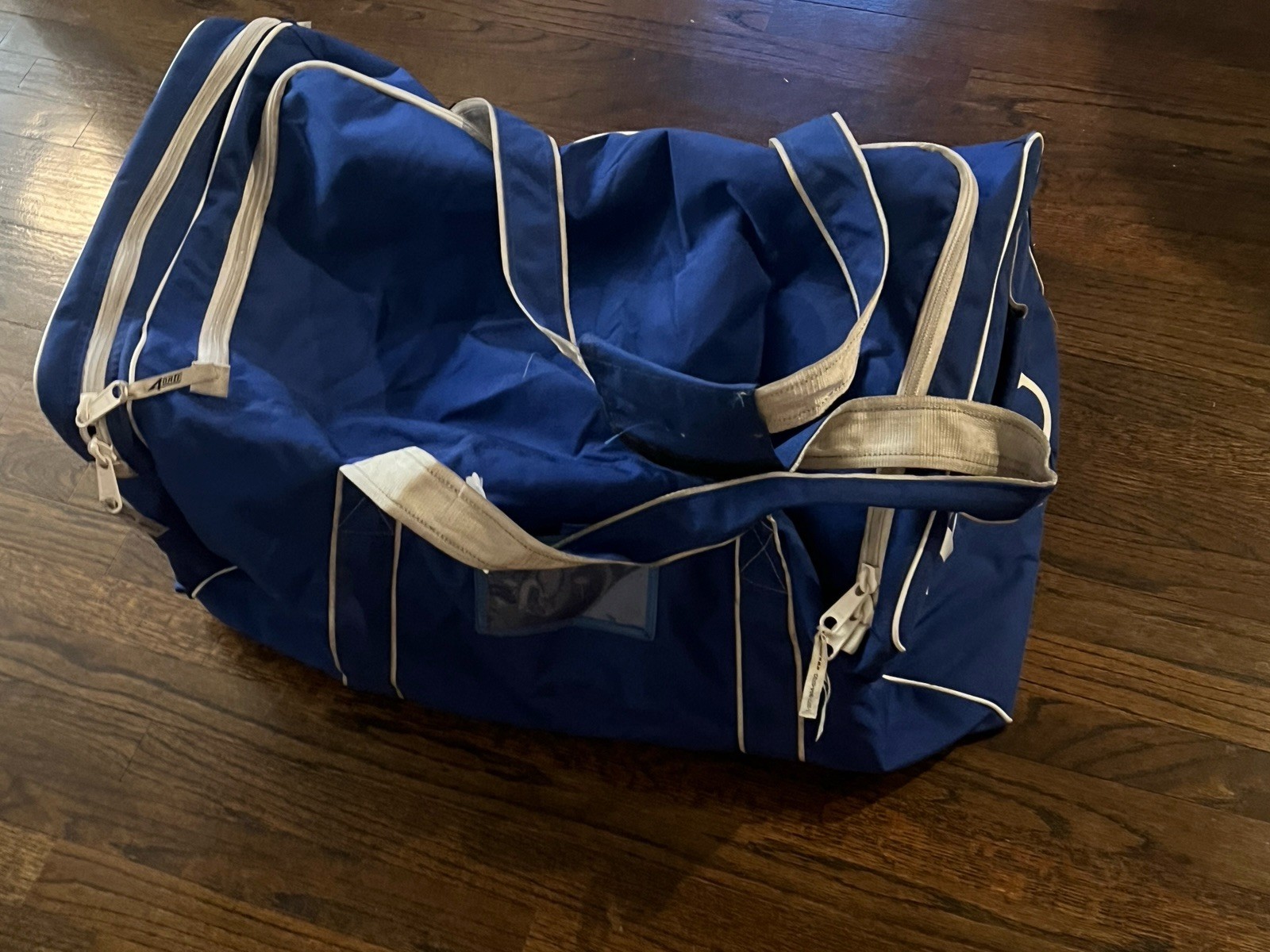KANSAS CITY KC ROYALS GAME USED TEAM ISSUED BASEBALL EQUIPMENT DUFFEL BAG