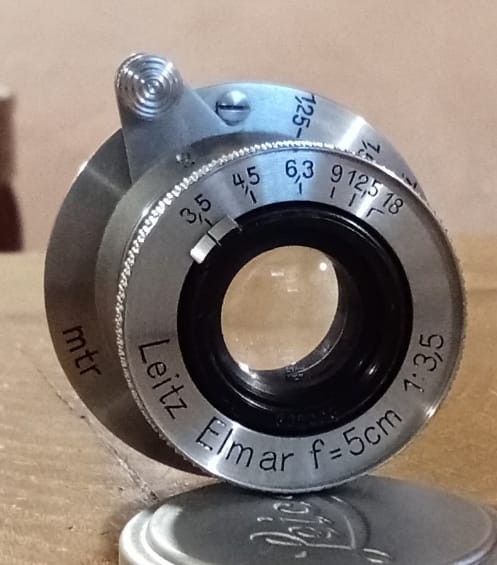 Leica Standard black paint with chrome finish. Near as new!