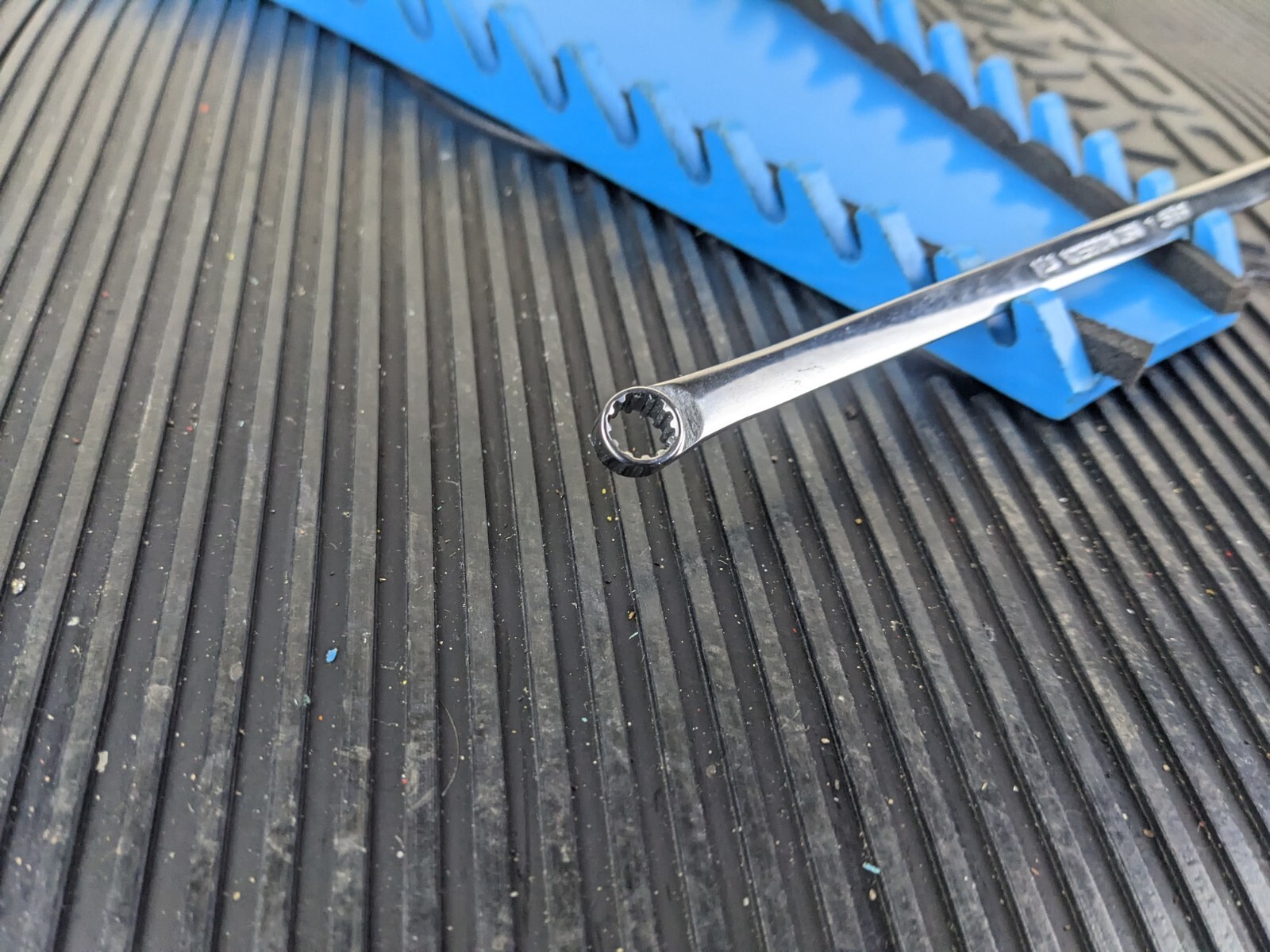 #ax518 NEW Snap On 1/4” x 5/16” SAE SPLINE XDES810a 15 degree Offset Box Wrench