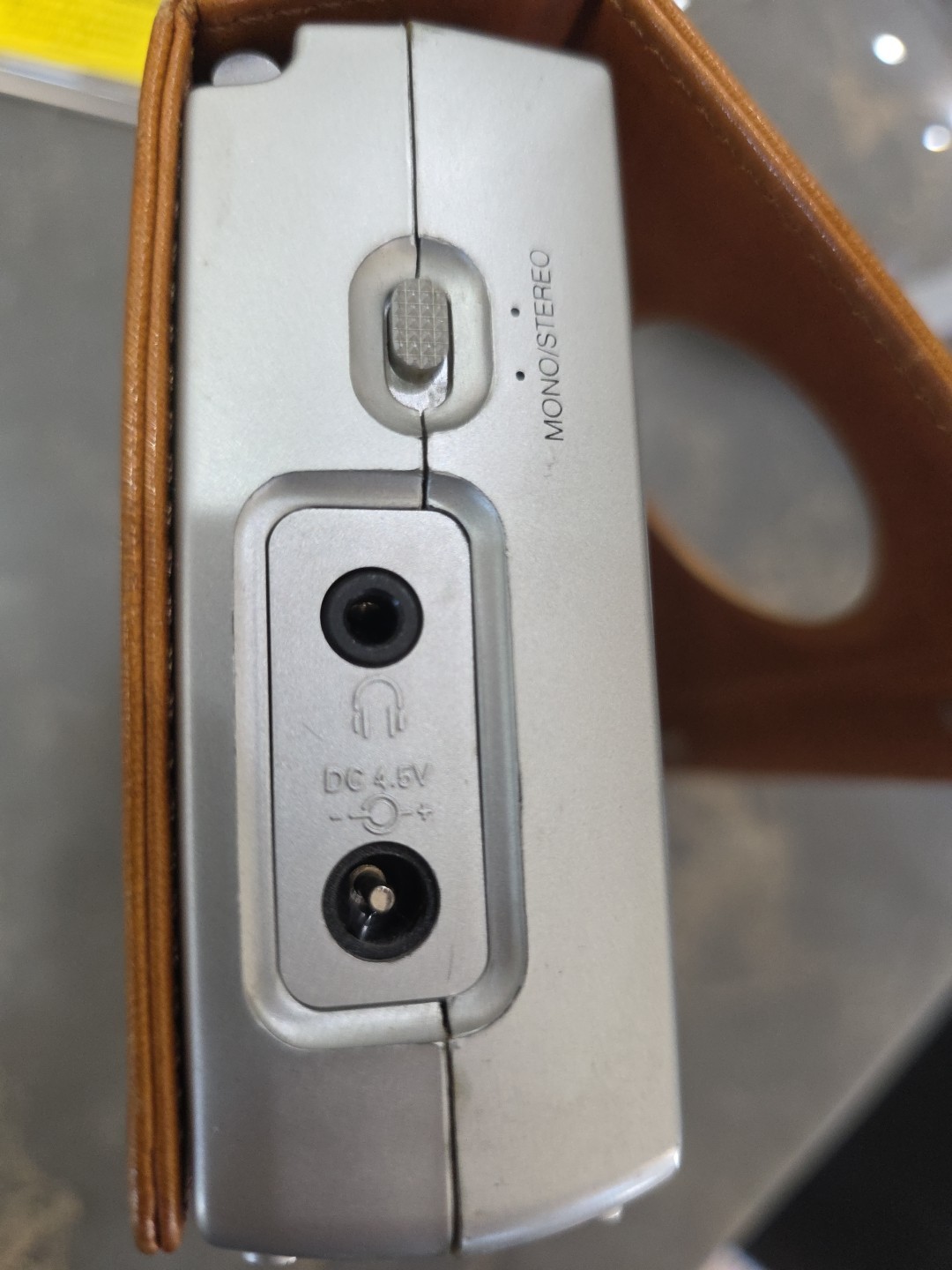 Grundig G-2000A World Band Radio with Leather Case By F.A. PORSCHE Tested