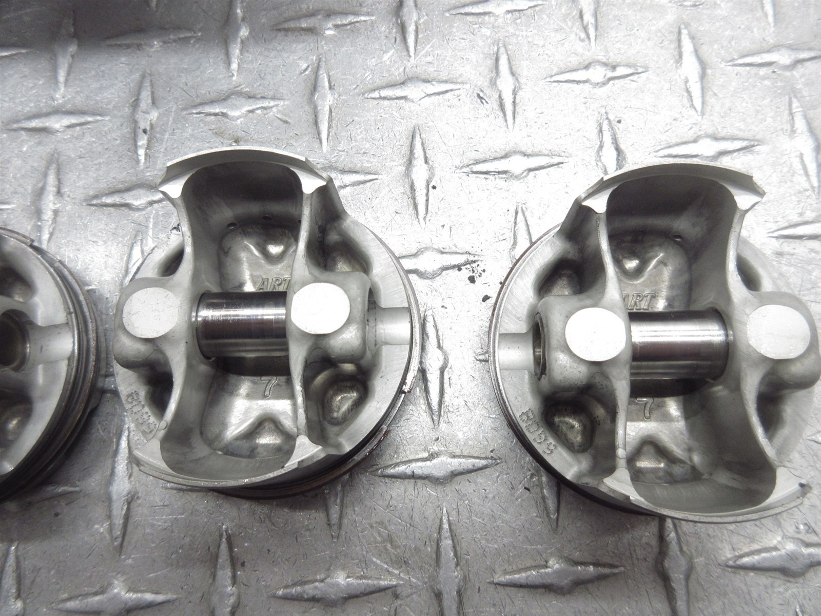 2007 06-07 Suzuki GSXR 600 GSXR600 Crankcase Case Engine Motor Block Piston Lot