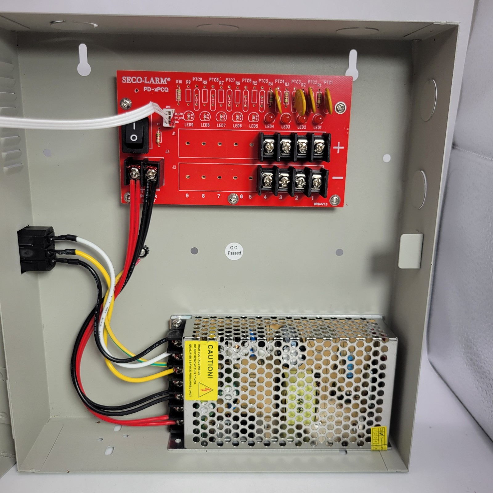 Seco-Larm Enforcer Switching CCTV Power Supply (PC-U0405-PULQ) No Keys