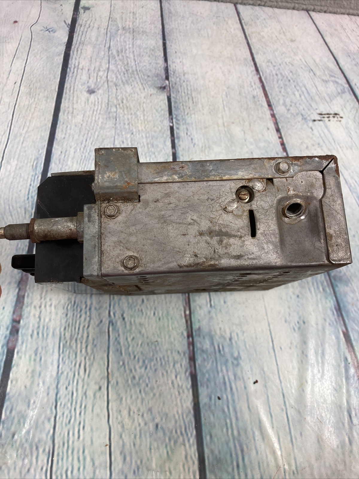 Vtg FORD Philco Car Radio AM Push Button D2TA-18806 Untested for Parts Repairs