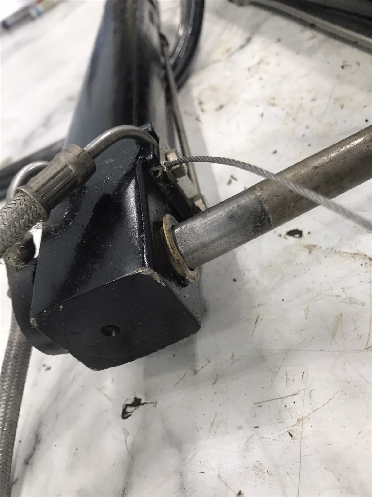 Mercury marine MerCruiser Alpha Bravo trim tilt lift hydraulic cylinders NO SALT