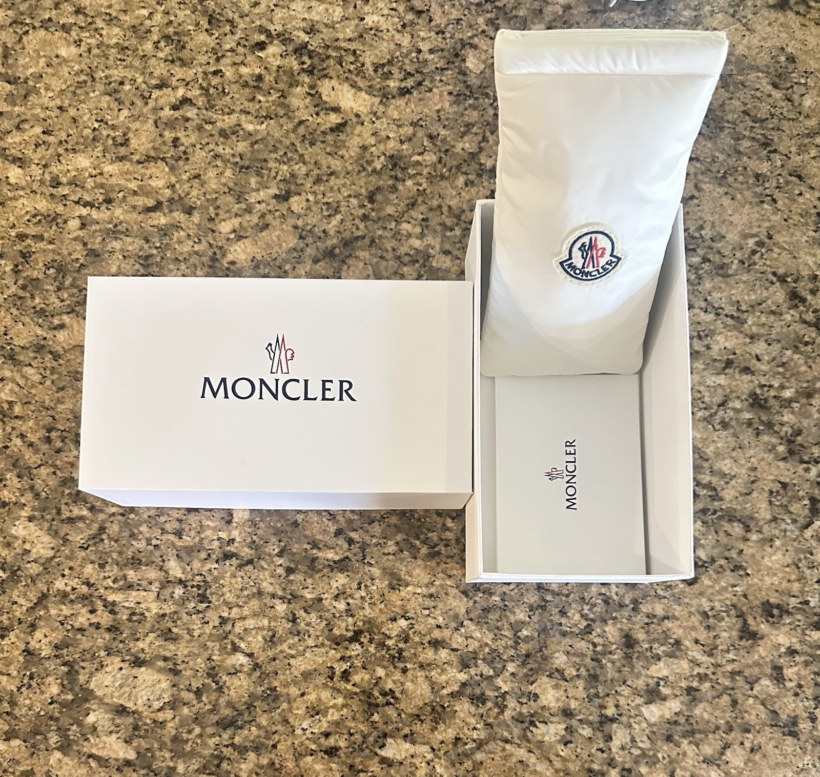 BRAND NEW MONCLER WHITE AUTHENTIC EYEGLASSES SUNGLASSES POUCH CASE AND BOX