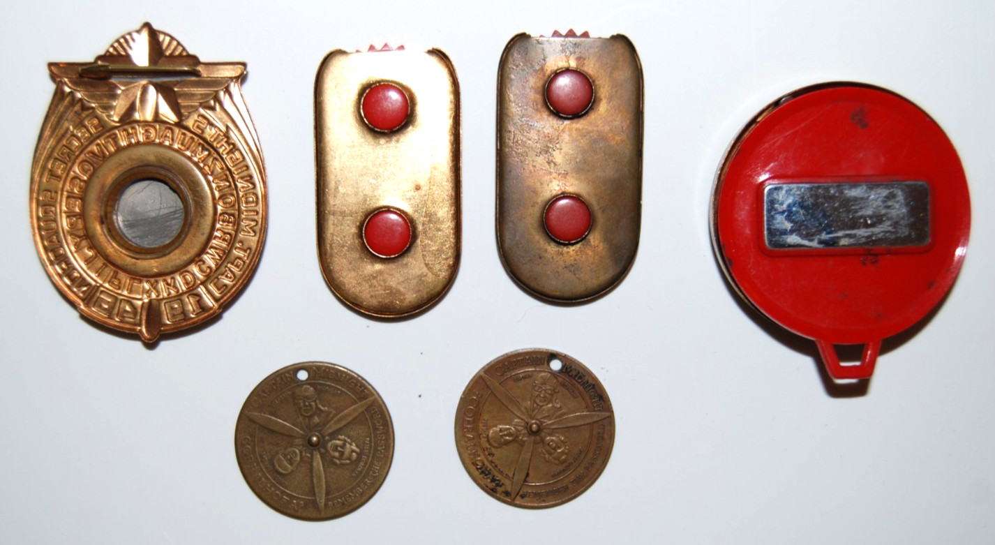 VINTAGE LOT OF CAPT MIDNIGHT TOY PREMUMS JUNK DRAWER AS FOUND IN ATTIC BOX