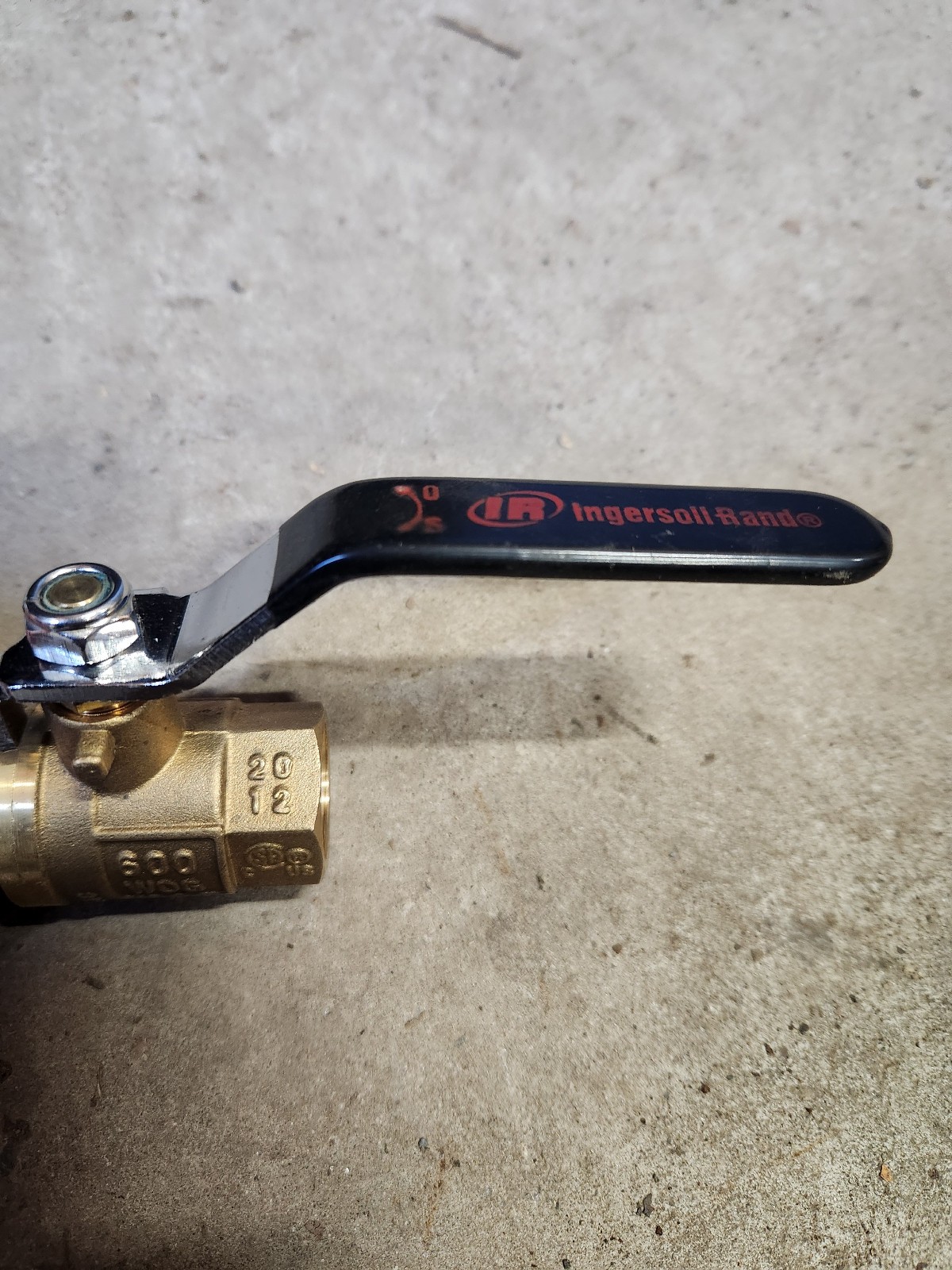 32106551 Ingersoll Rand Valve, Ball 1/2 F/F T585-70 1/2 in.