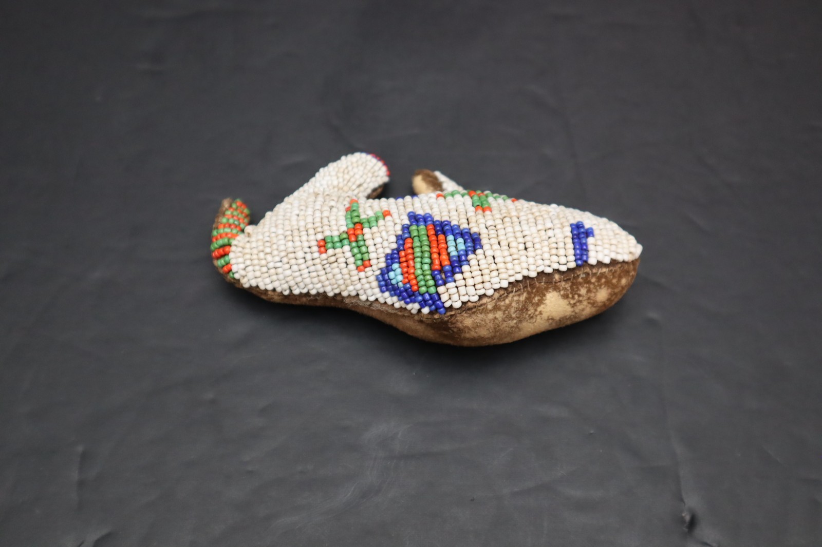 HAND MADE NATIVE AMERICAN BEADED LEATHER FETISH, BUFFALO AMULET