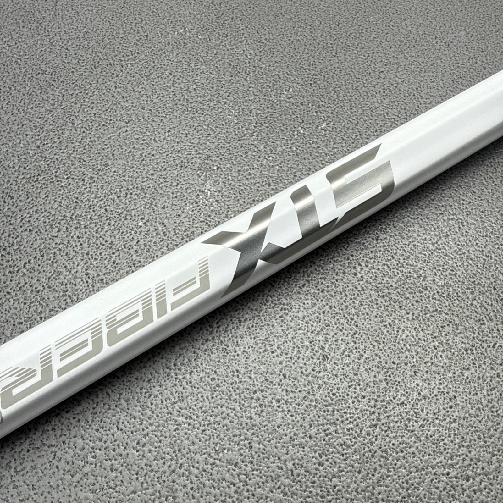 STX Fiber O Lacrosse Shaft - Attack White HE CAX2 52/WE/BOW