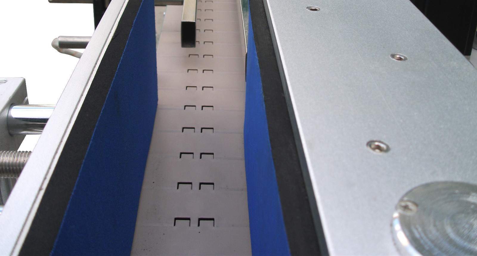 Automatic Adhesive Round Wine Bottle Labeling Machine Oval Beer Can Labeller USA