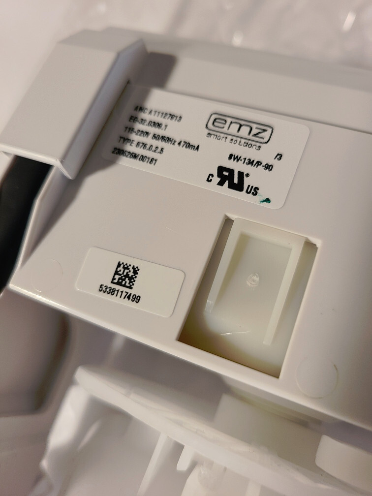 GENUINE Frigidaire 5304532555 5304532554 Refrigerator Replacement Ice Maker