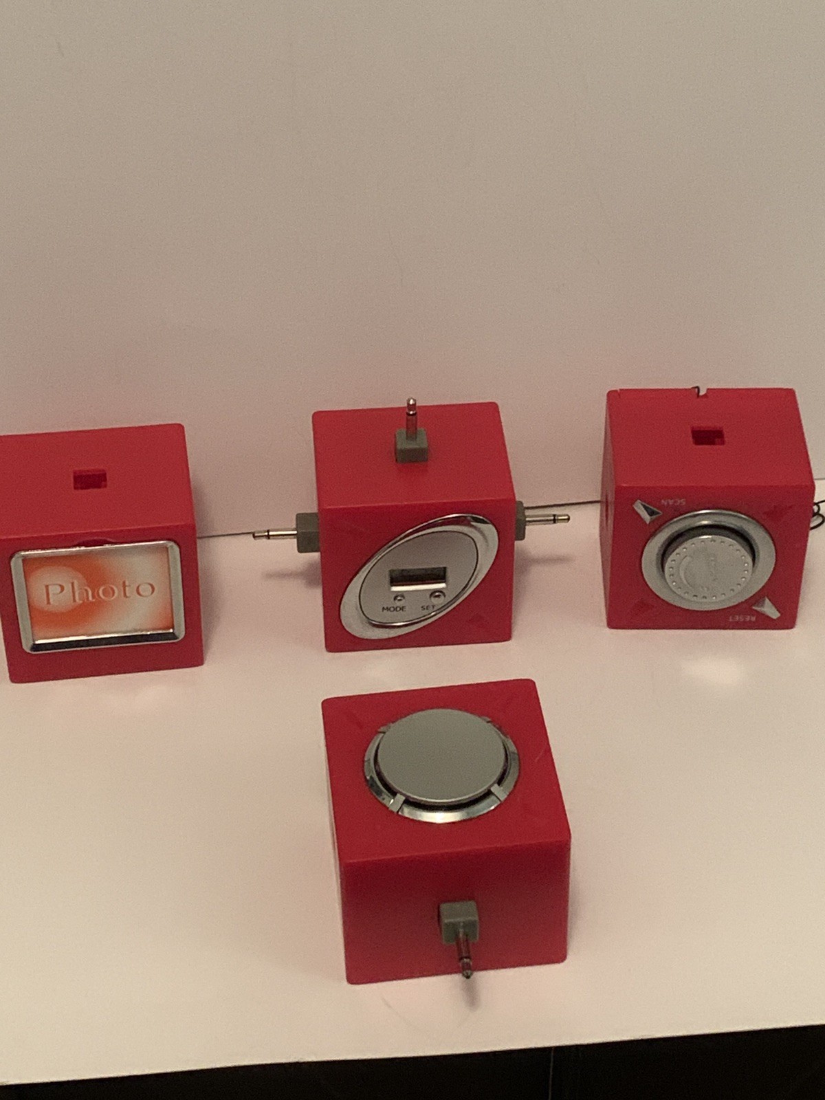 NOVELTY MIX IT RADIO FM BAND with Clock and photo frame ￼