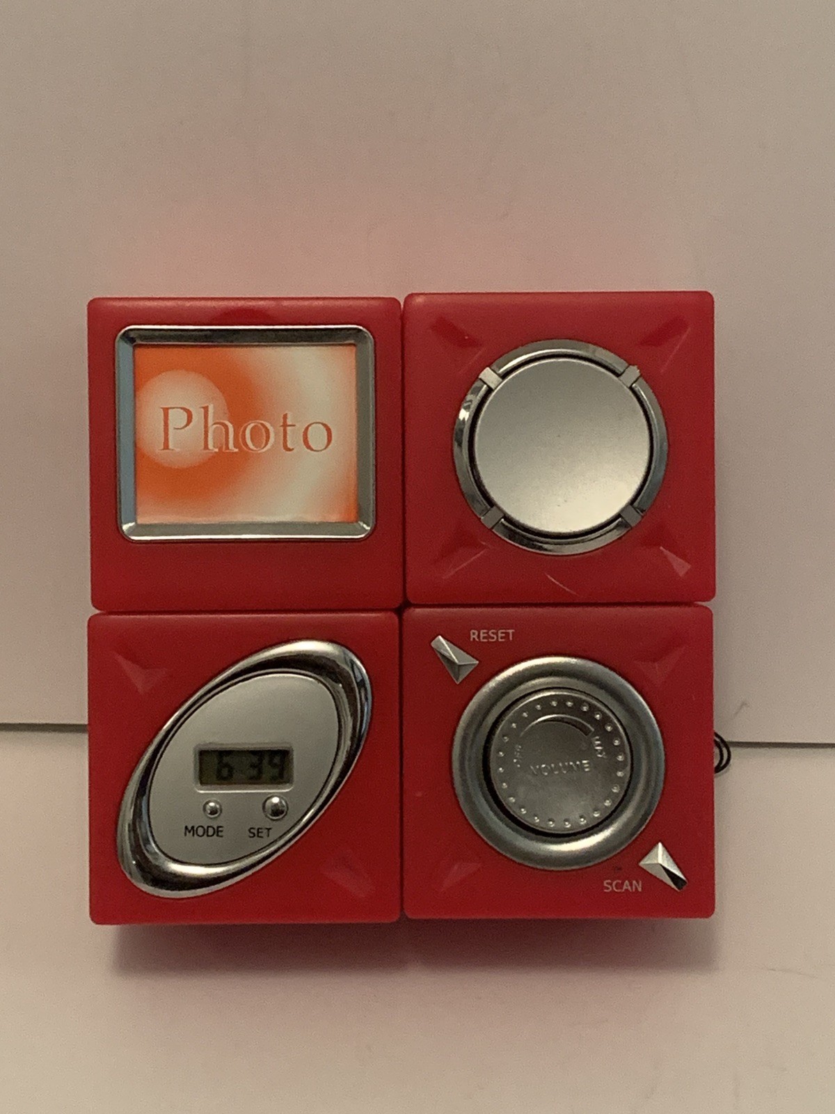 NOVELTY MIX IT RADIO FM BAND with Clock and photo frame ￼