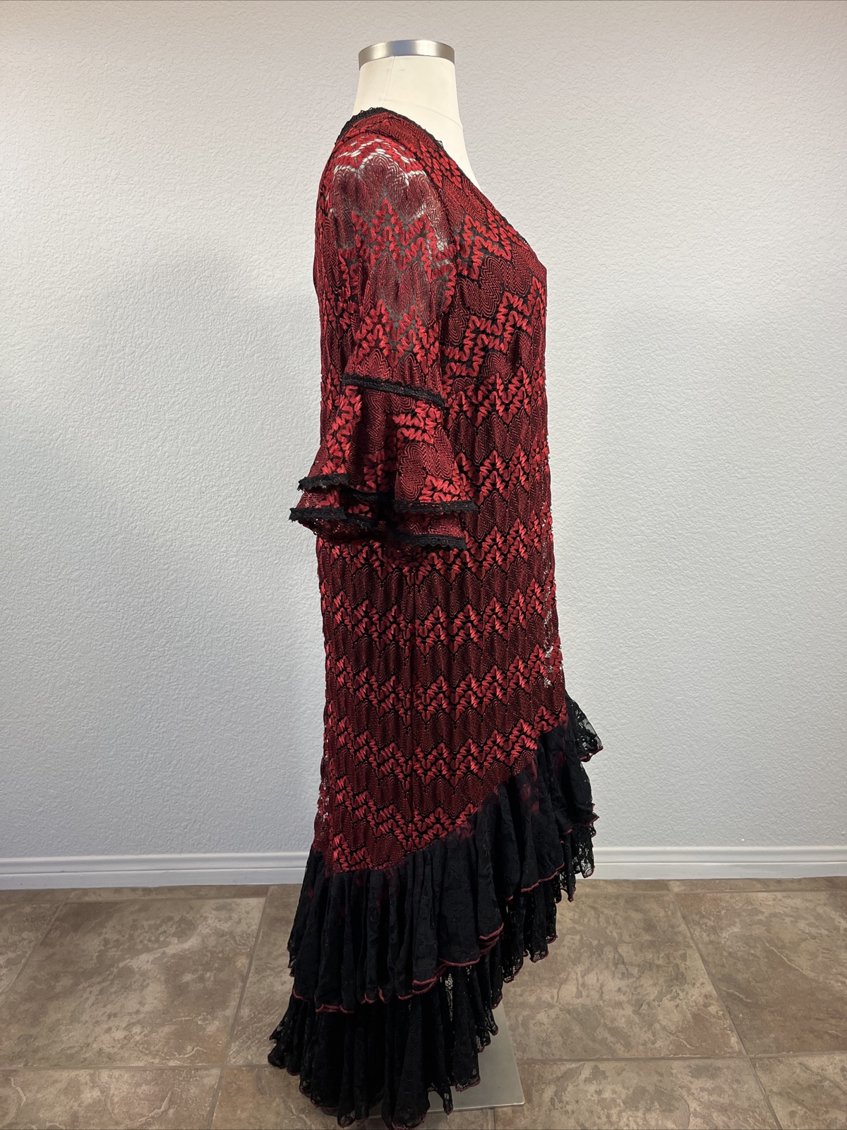 54” Red Flamenco Dress Costume Carmen opera Size 22 Red Black Lace Spanish Dance