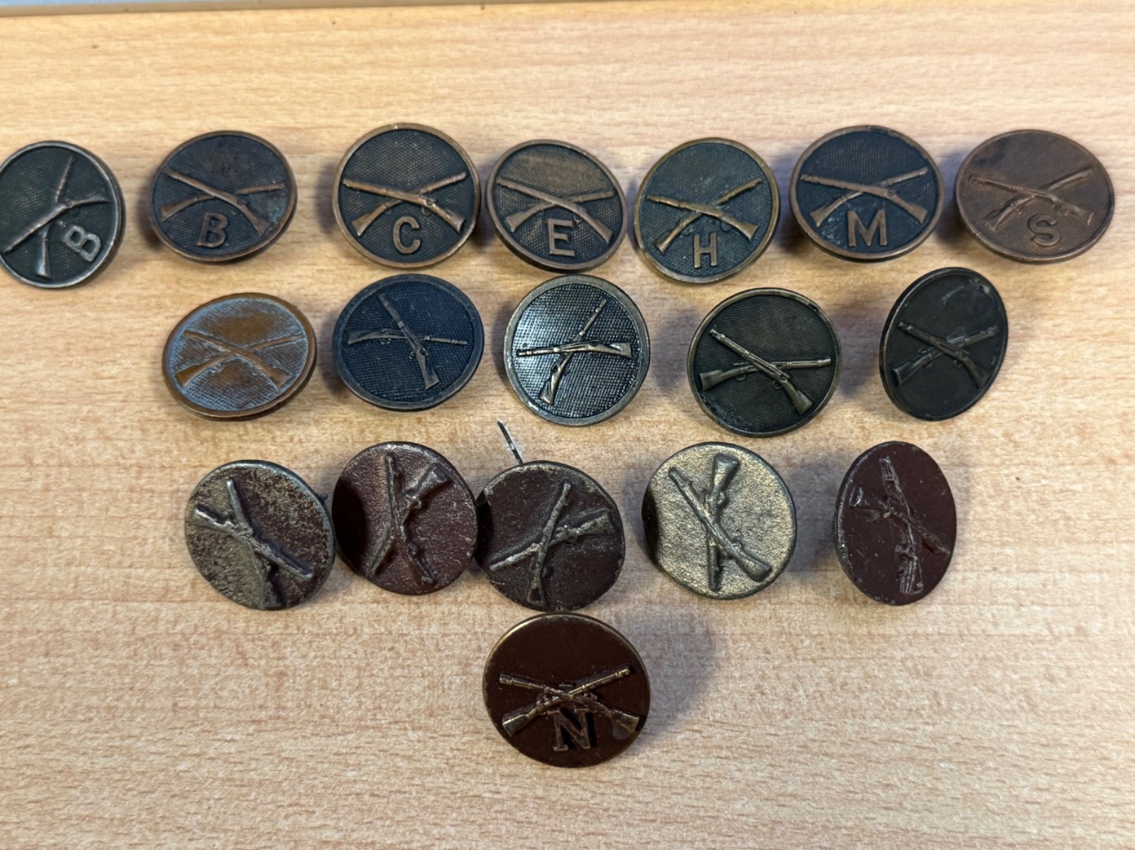 WWI U.S. Army Infantry crossed rifles screw back Collar Discs. An 18 Piece Lot.