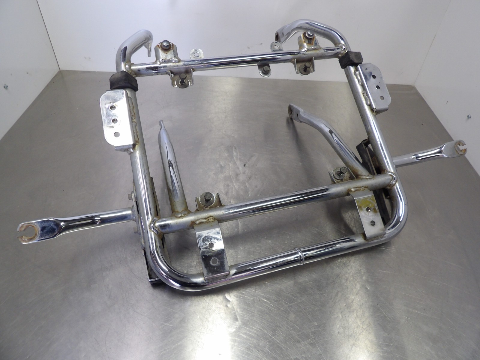 02 Yamaha Royal Star Midnight XVZ1300 rear luggage truck bracket