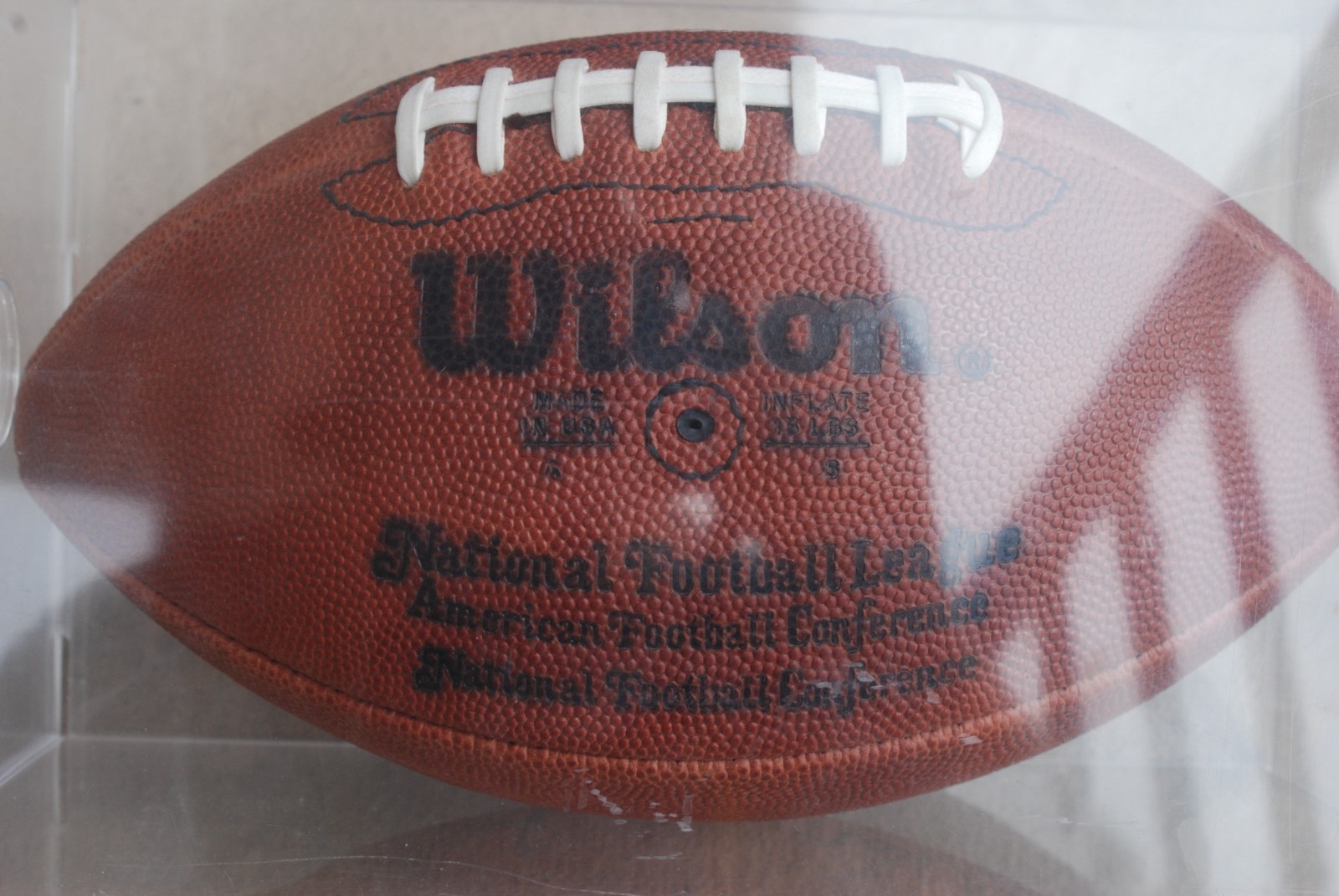 Tony Dorsett Autographed Official NFL Football. It comes with a Display Case.