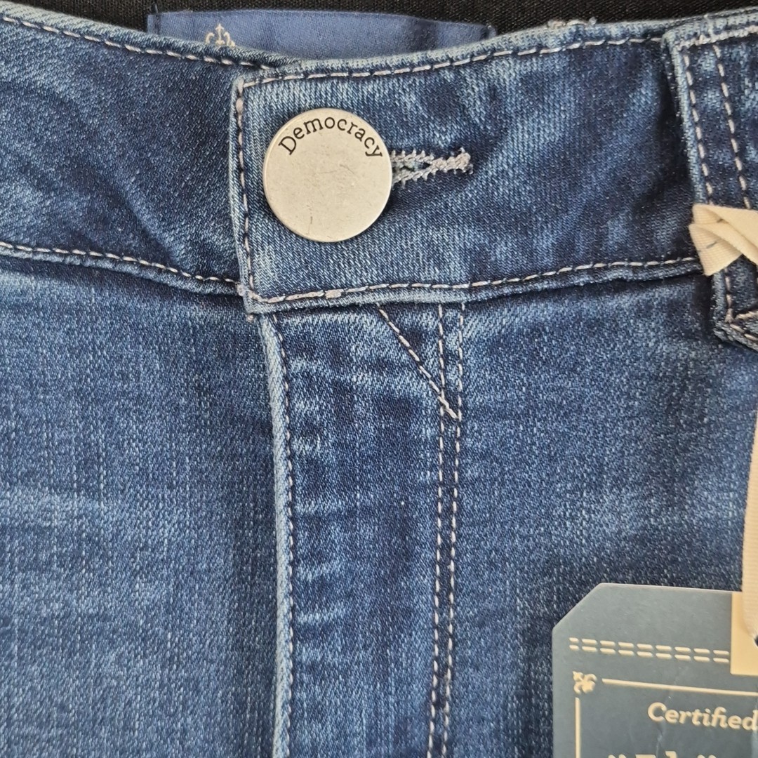 Democracy Shorts Women's Size 10 "Ab"solution Denim Rolled Cuff NWT 7" Inseam