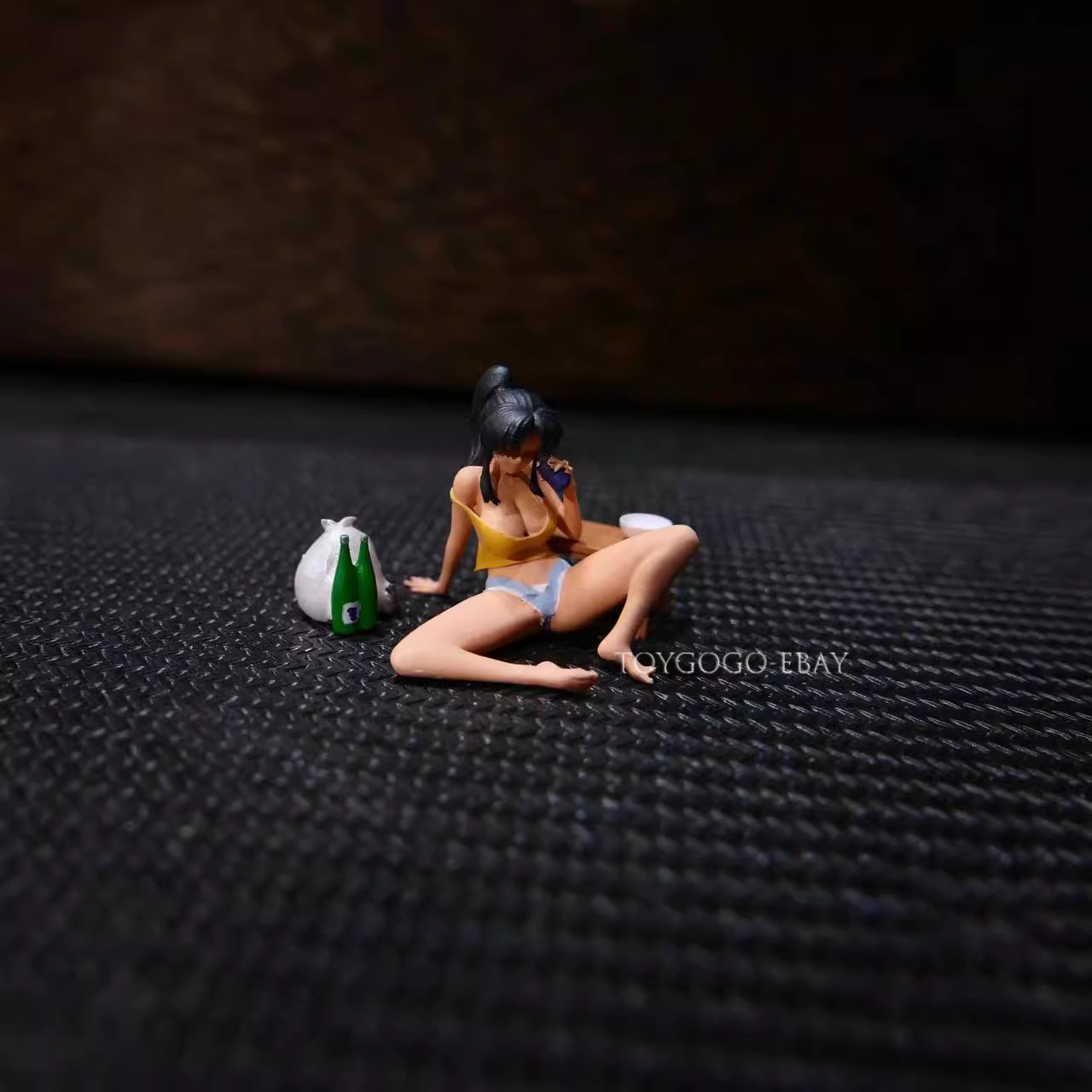 1/64 miniature figure SEXY tipsy girl Model fit 1:64 car street diorama