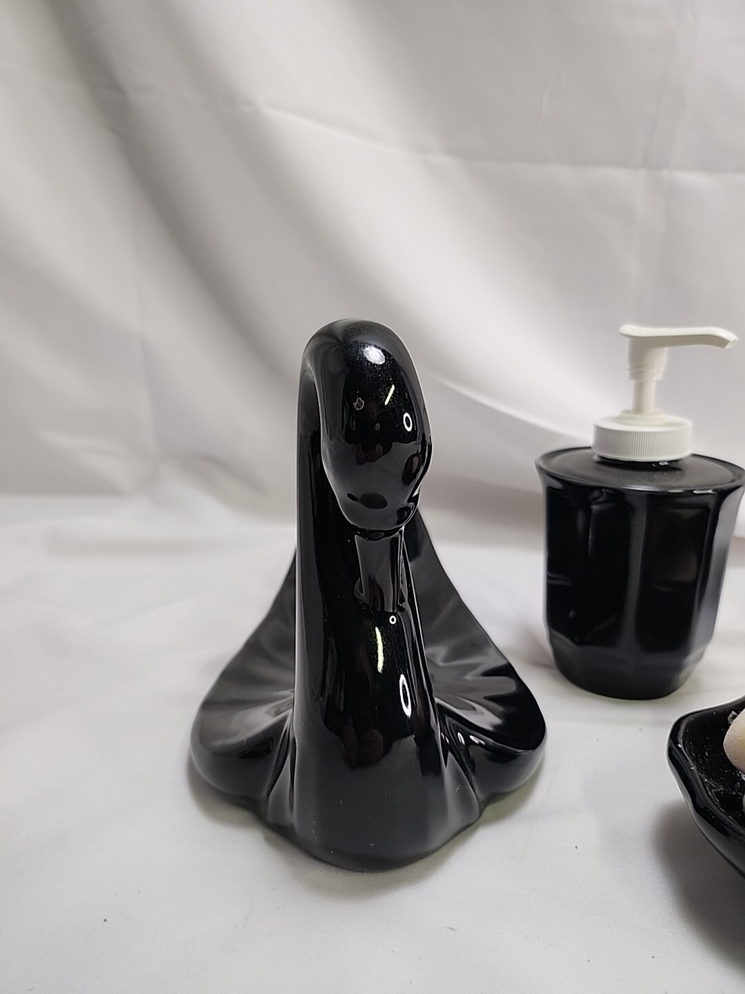 1980's Pfaltzgraff Swan Towel Holder Seashell Toothpaste Hand soap Bathroom Set