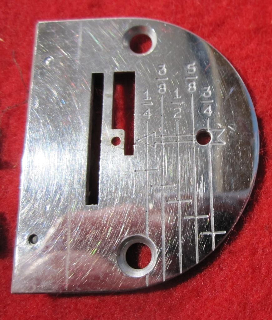 1955 Singer 221 FEATHERWEIGHT OR 301A GRADUATED NEEDLE PLATE & SCREWS #45921