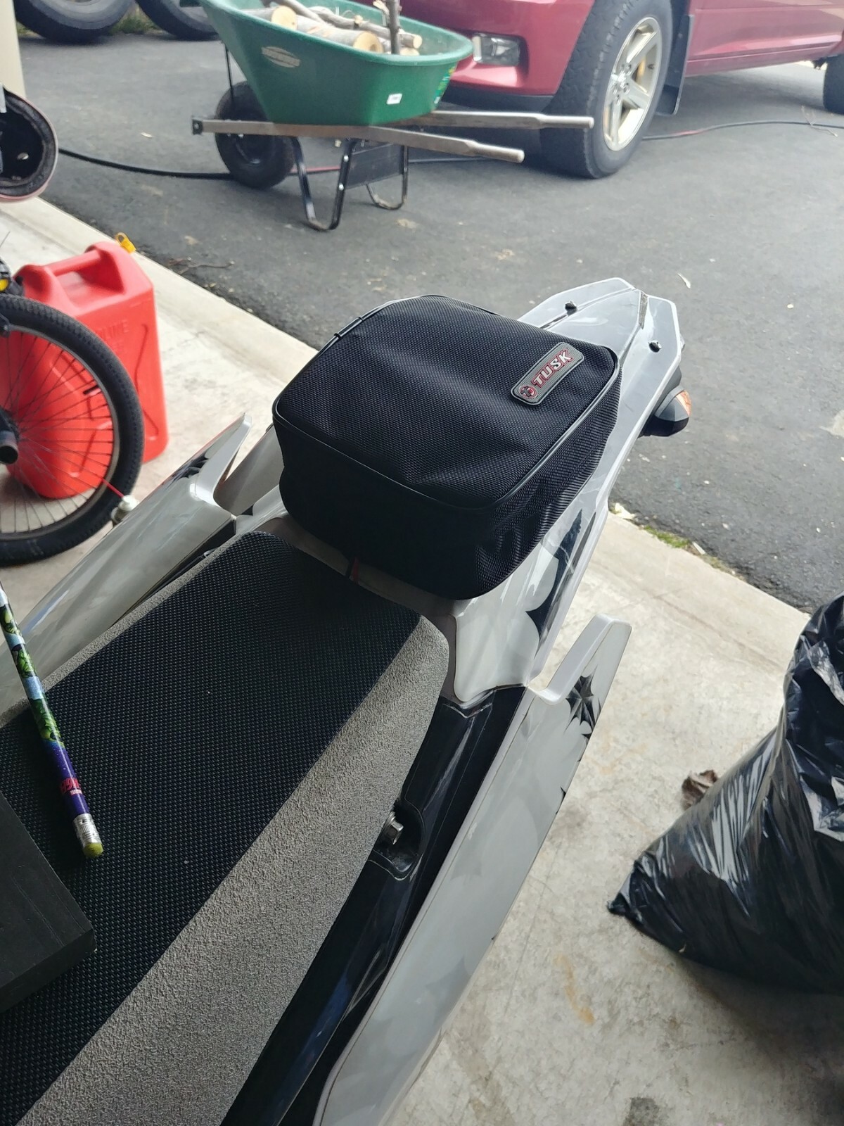 Tusk Fender Pack Tool Bag Motorcycle Dirt Bike Enduro ATV UTV Universal Mounting