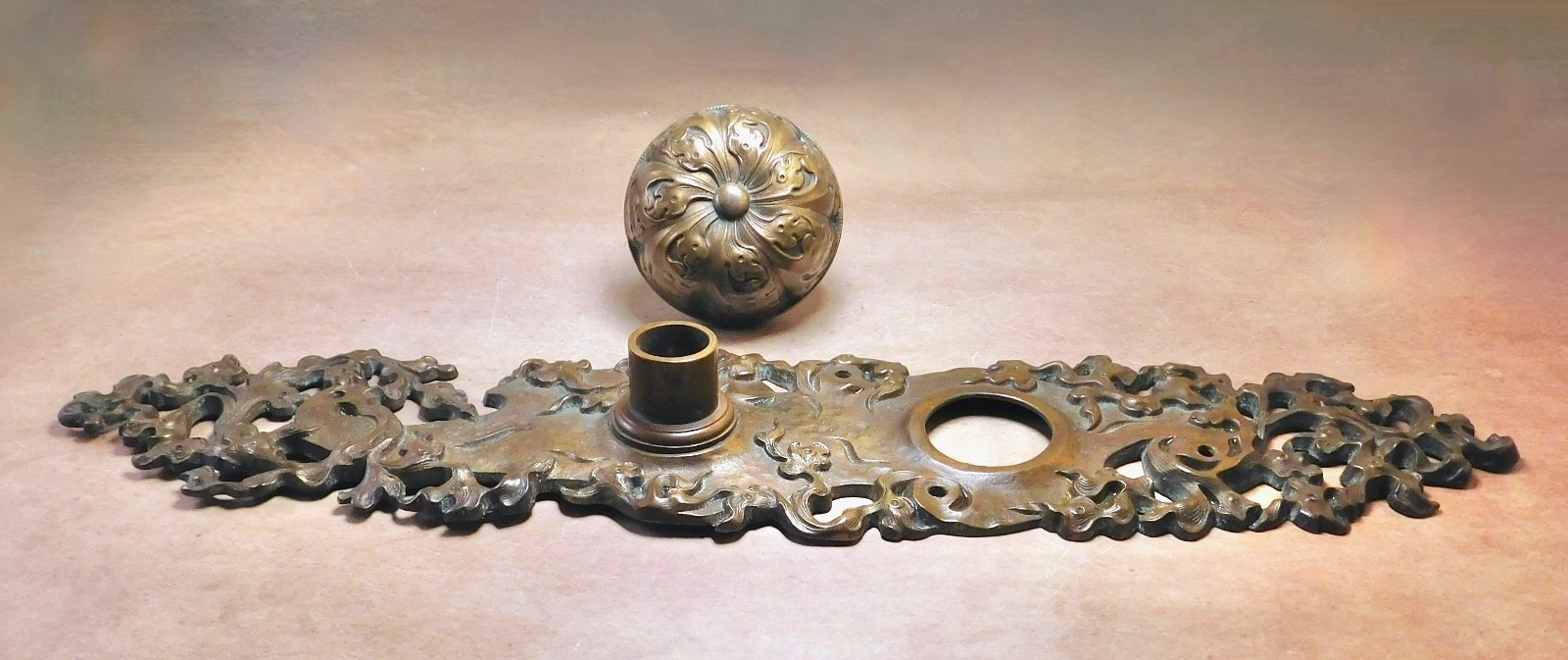 Antique Norwalk Heraldic 1900 brass bronze entrance door knob and plate E-14900