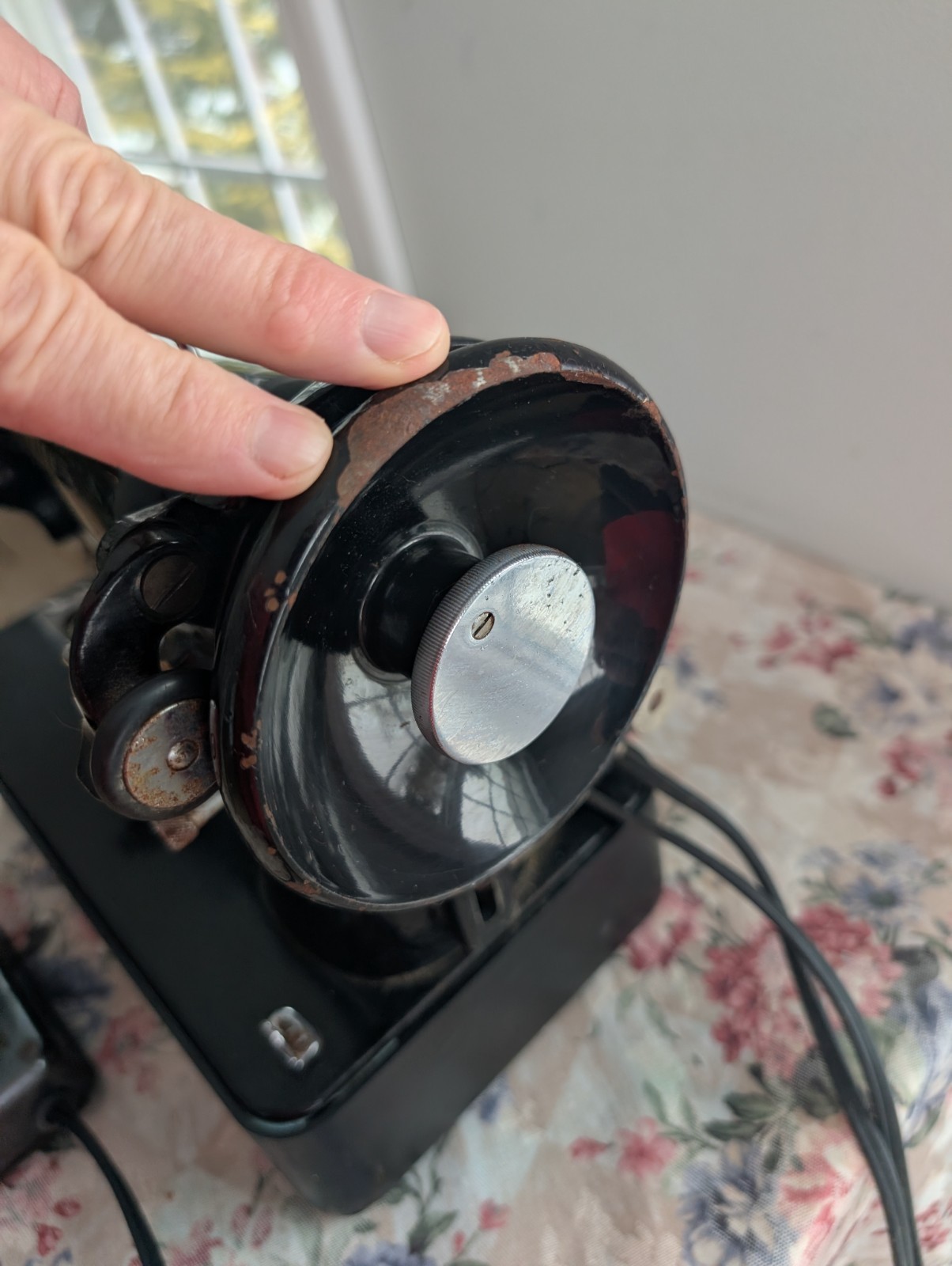 Vintage Singer Spartan 192K Sewing Machine w/Pedal - Needs Belt & Missing Plate