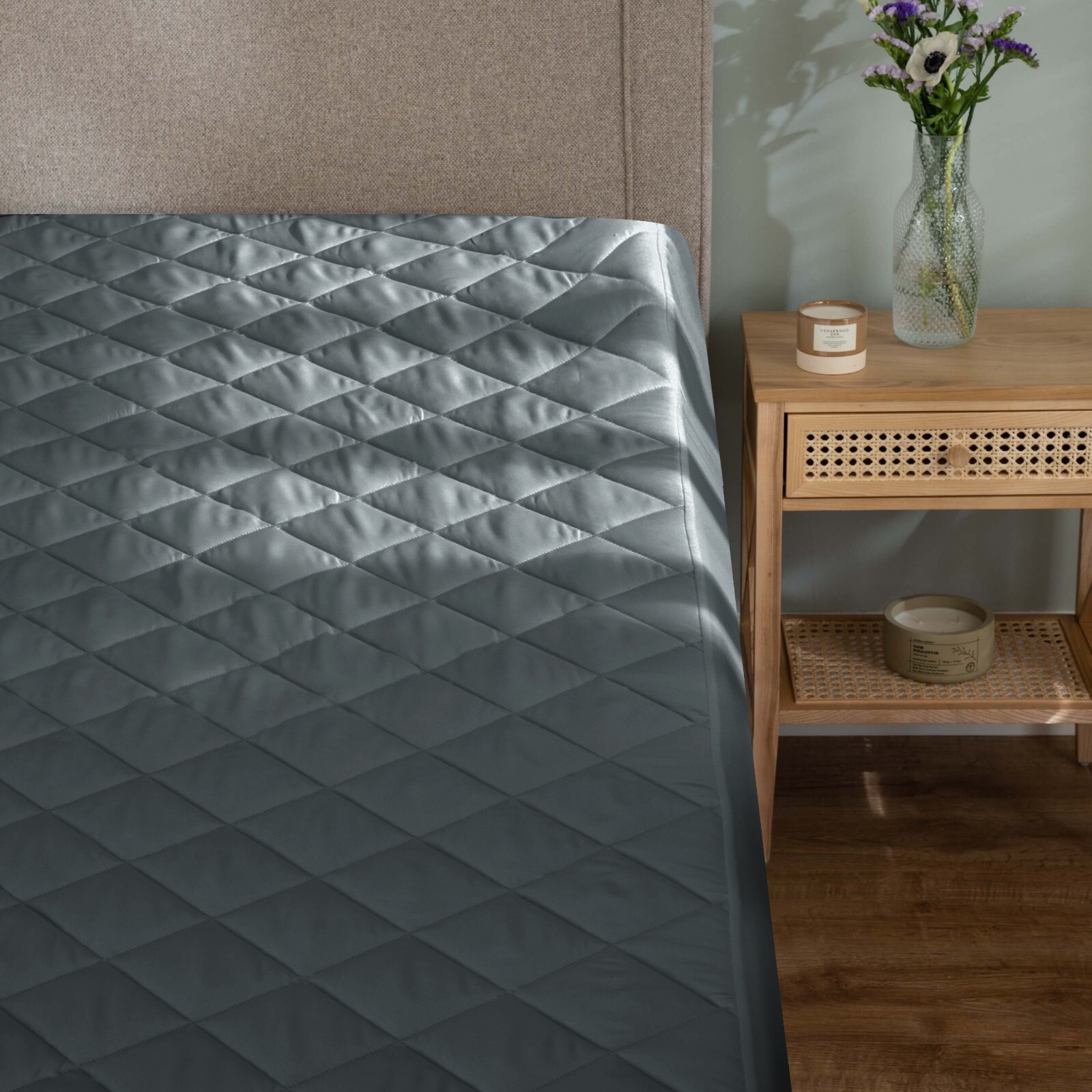 100% Waterproof Mattress Protector Quilted Mattress Pad Cover Breathable Fitted