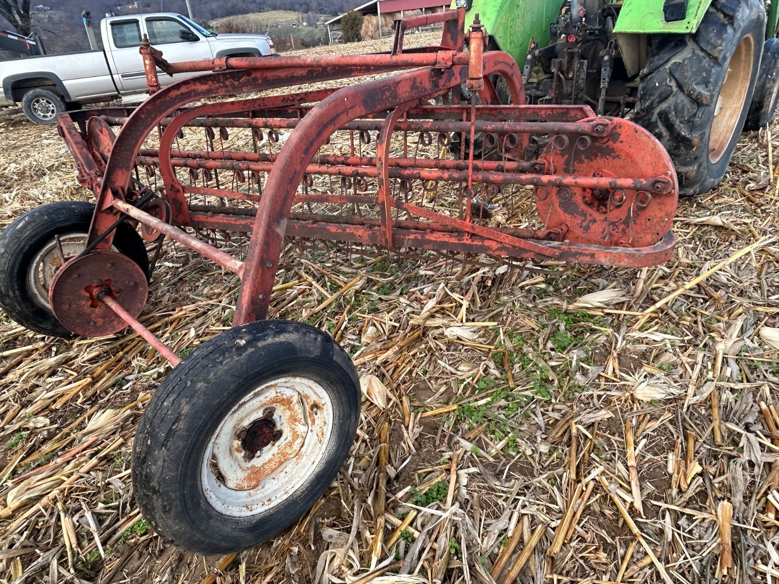 Avco 126 bar rake in working condition