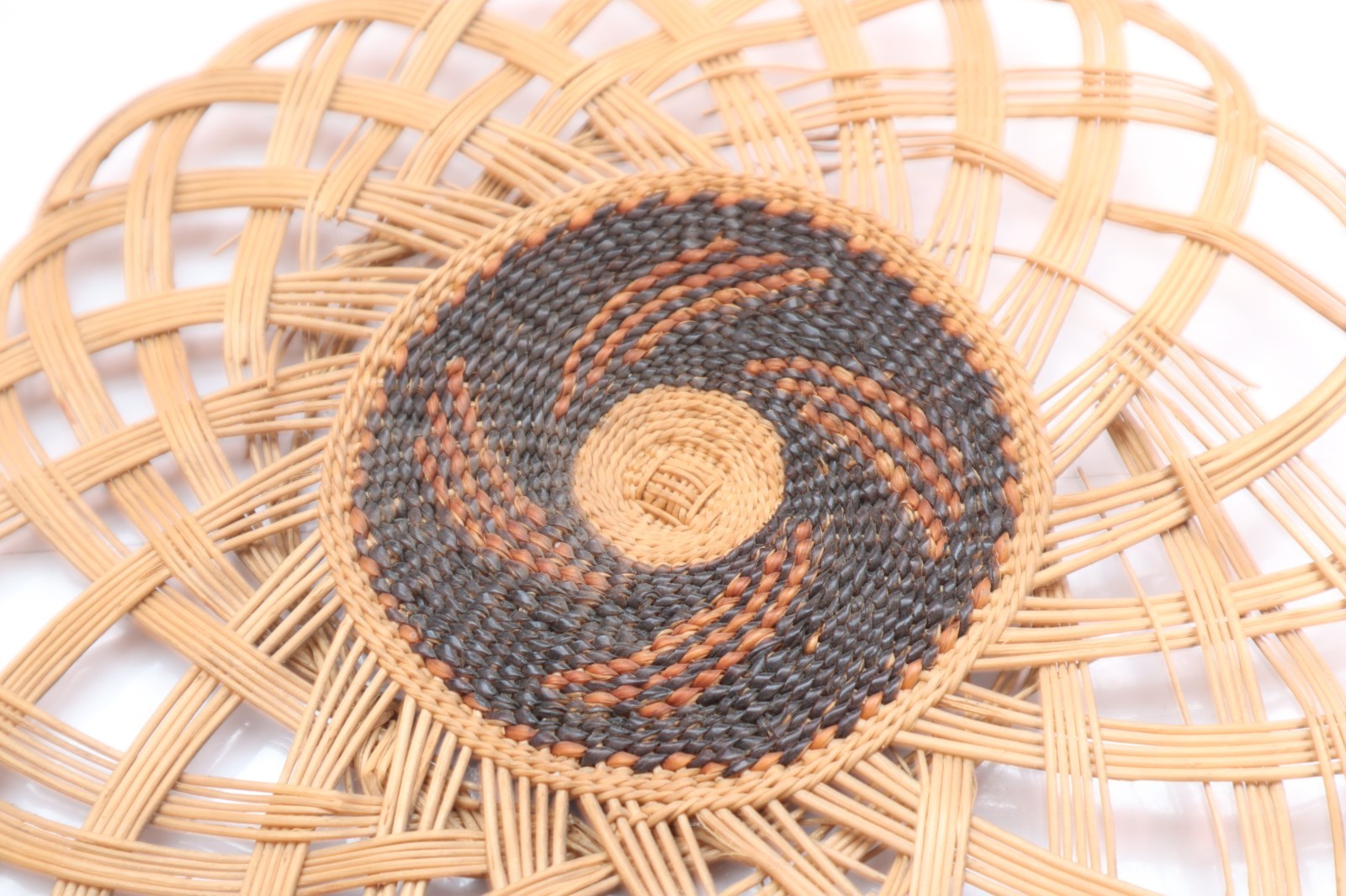 VTG Native American Indian Hupa Yurok Woven Basket Plaque Flat Tray Trivet 8.5"